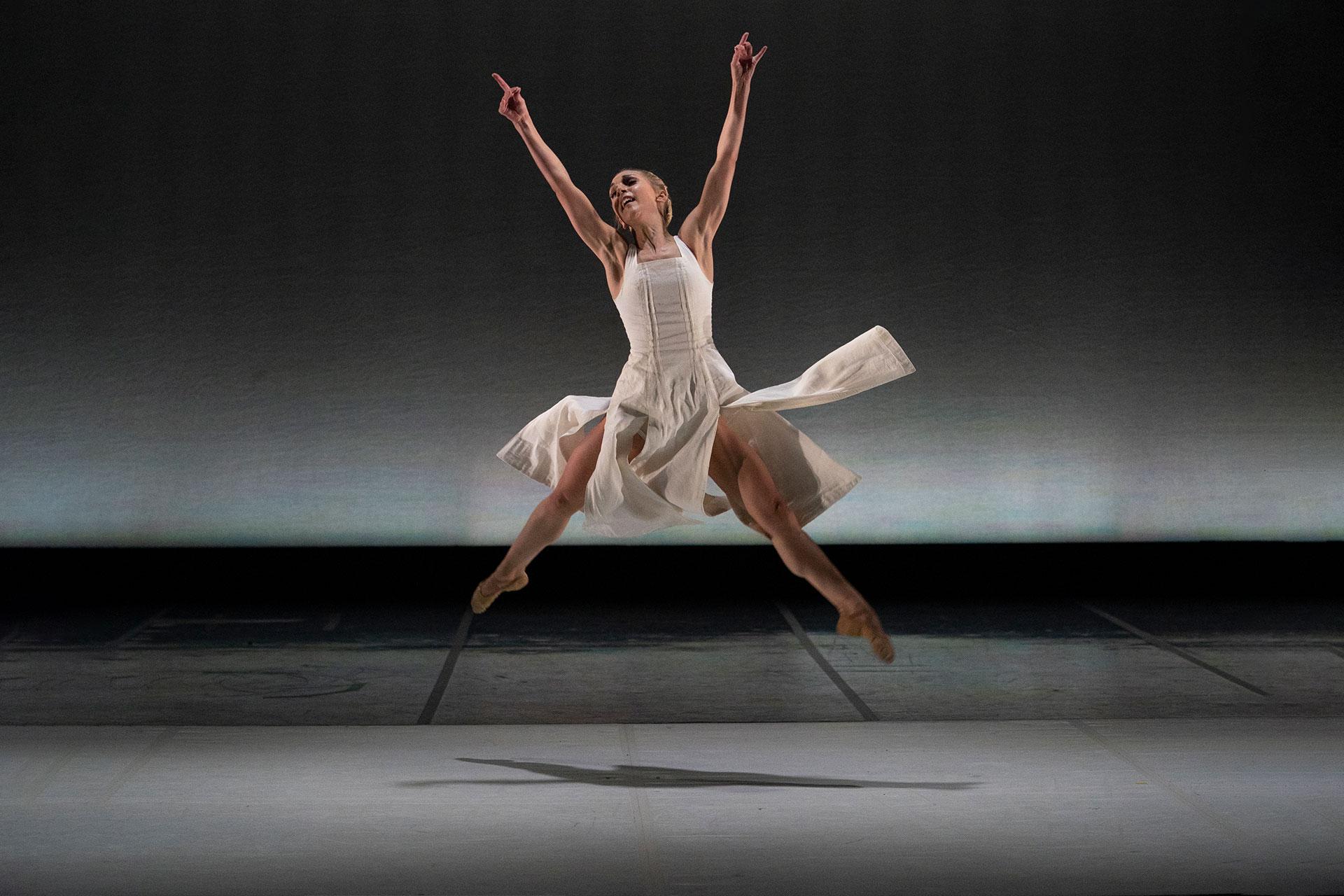 Nanerl Mozart find her happy when leaping with joy