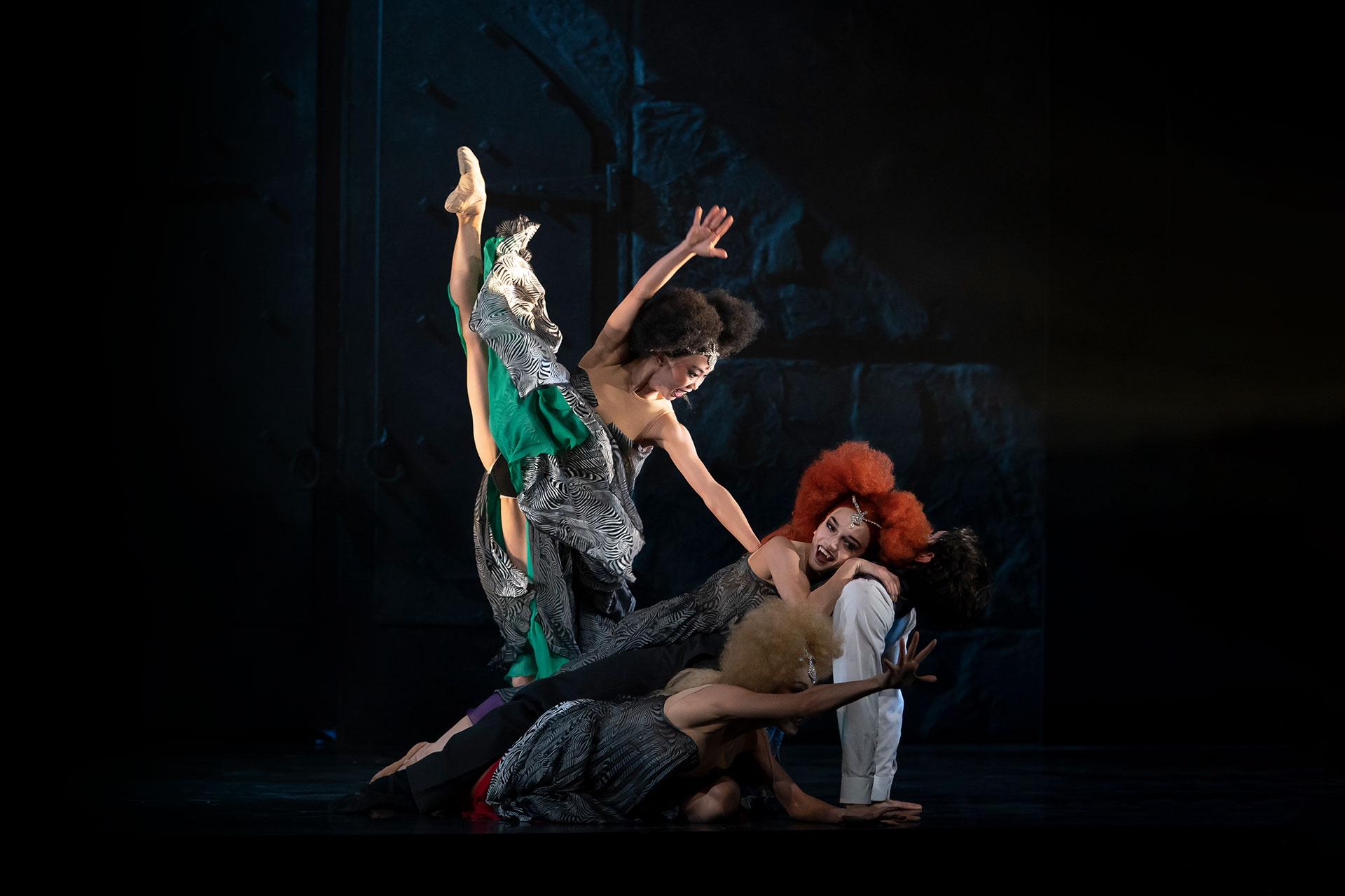 Dracula's brides take a rare opportunity to seduce and feast upon Harker