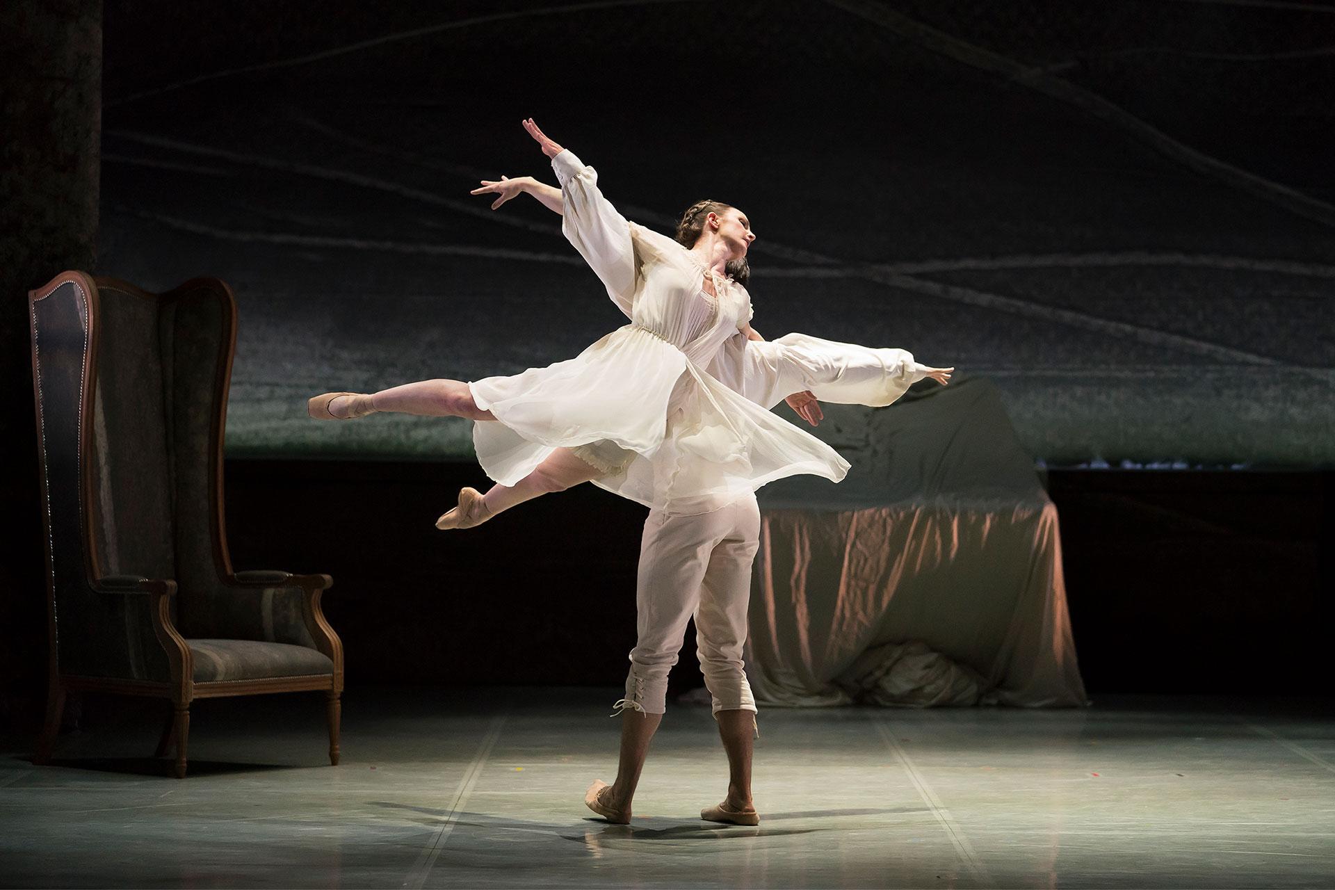 Jane floats in her white night dress while supported by Rochester