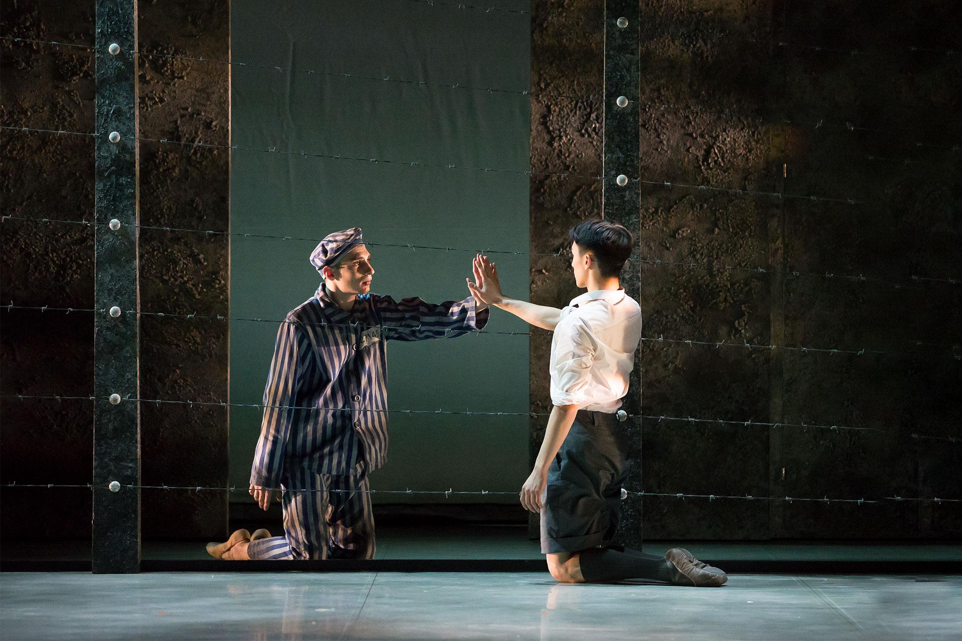 Shmuel meets Bruno through a barbed wire fence