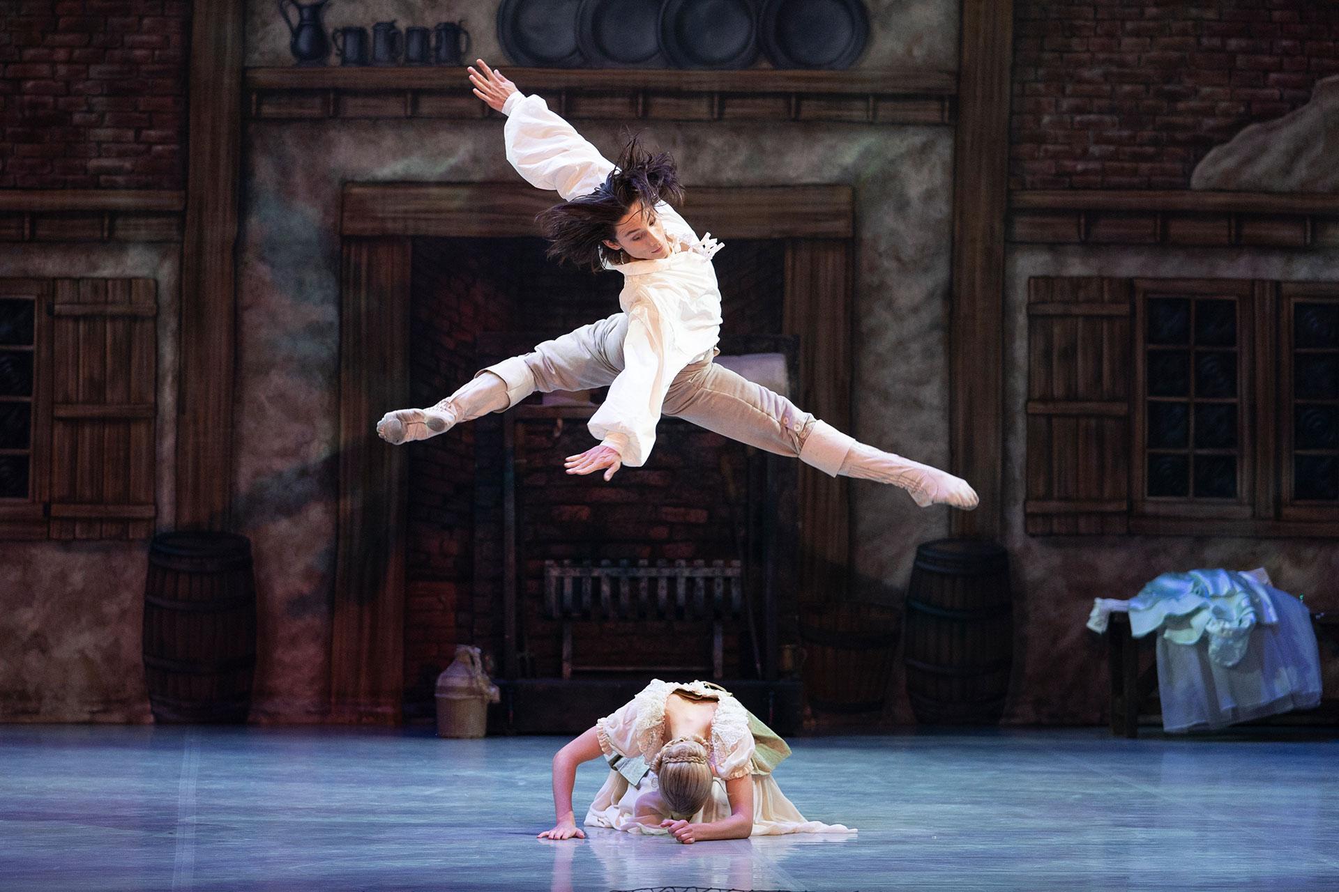 D'Artagnan dances around Constance, trying to impress her