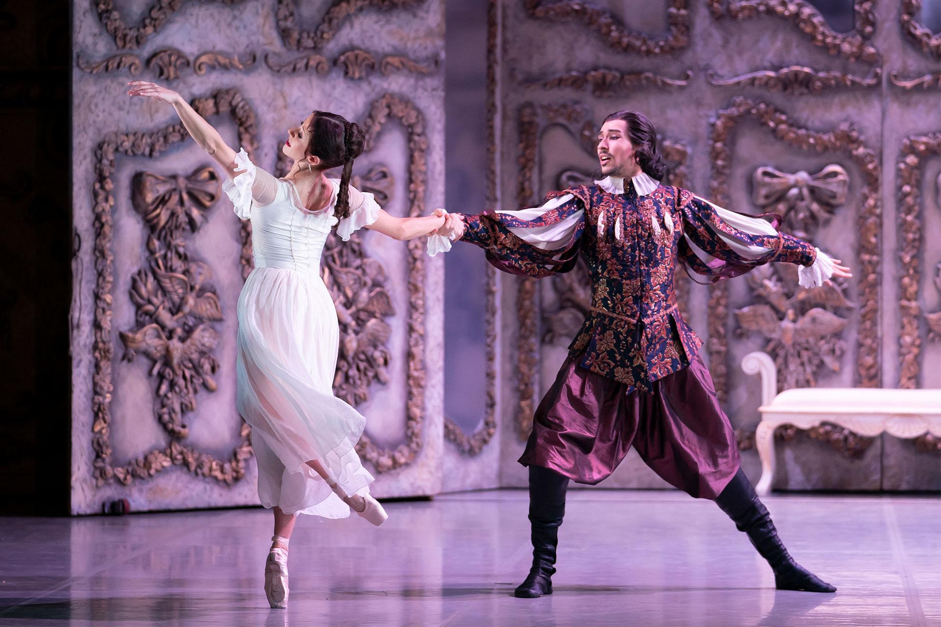 Anne and Buckingham steal a few precious moments for their illicit love