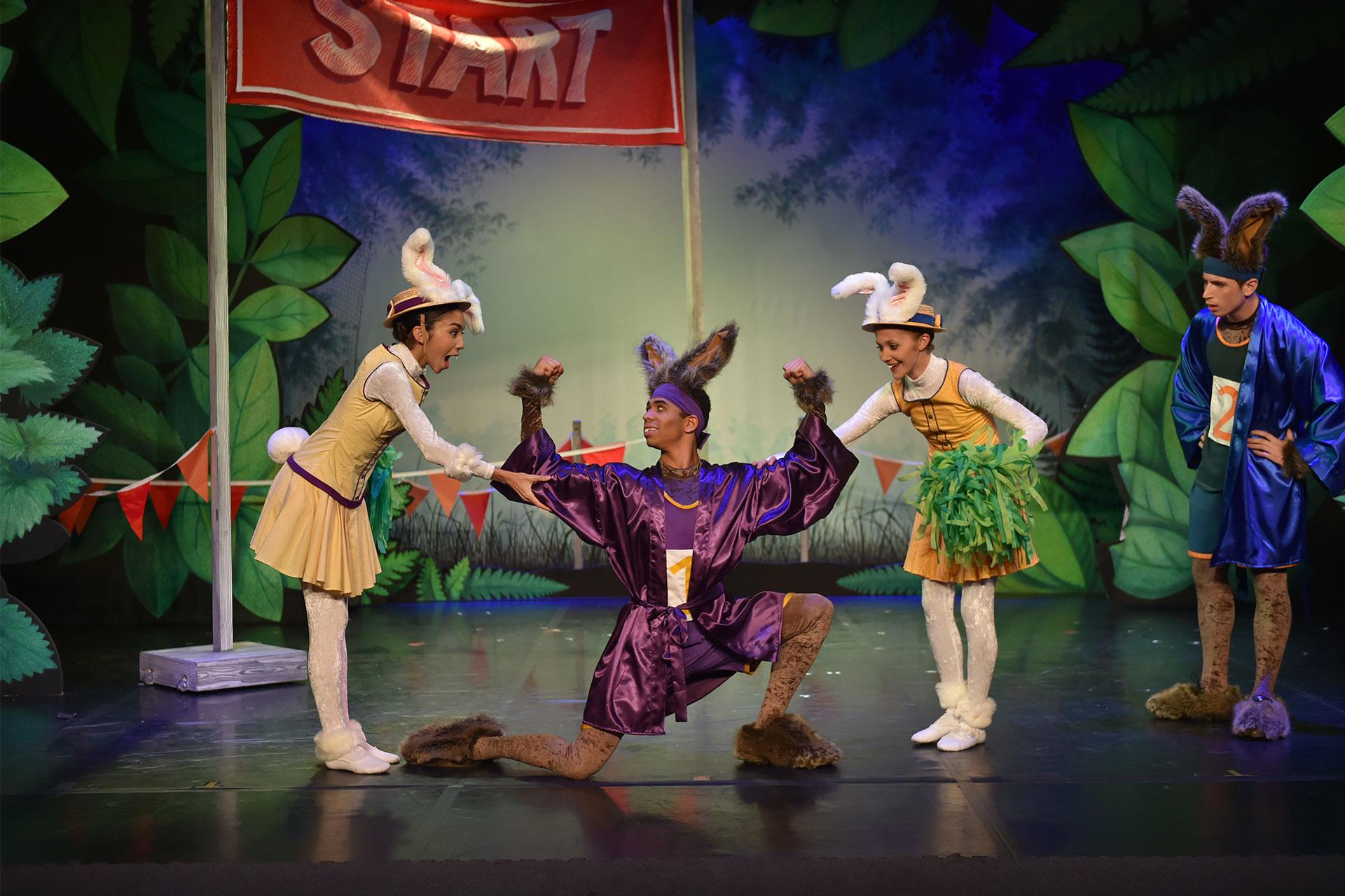 The Bunnies are there to cheer Hare on at the start of the race